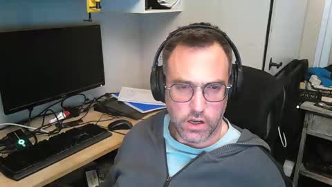 Snapshot of kelvin06133 chatting on February 6, 9:28 pm kelvin06133 online show from February 6, 9:28 pm