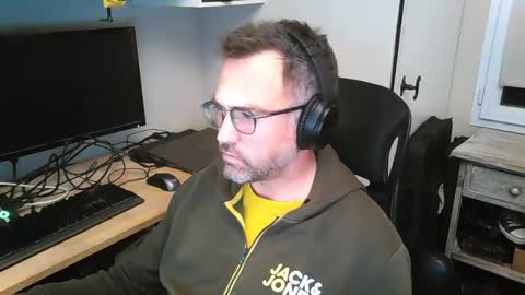 Snapshot of kelvin06133 chatting on February 19, 11:14 pm kelvin06133 online show from February 19, 11:14 pm