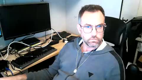 Snapshot of kelvin06133 chatting on December 13, 9:09 pm kelvin06133 online show from December 13, 9:09 pm