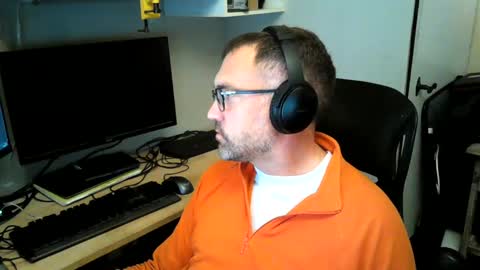 Snapshot of kelvin06133 chatting on December 10, 9:11 pm kelvin06133 online show from December 10, 9:11 pm