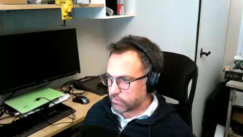 Snapshot of kelvin06133 chatting on December 3, 9:28 pm kelvin06133 online show from December 3, 9:28 pm