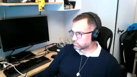 Snapshot of kelvin06133 chatting on December 21, 1:15 am kelvin06133 online show from December 21, 1:15 am