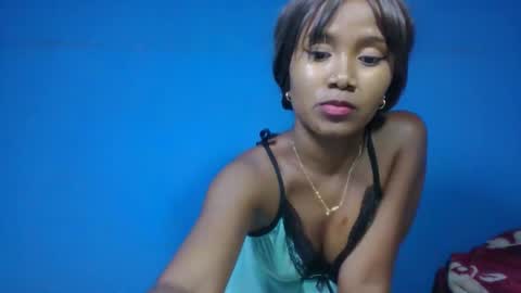 kelyhondra online show from April 7, 8:22 pm