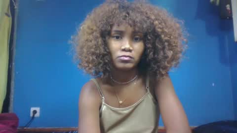 kelyhondra online show from May 5, 11:38 am