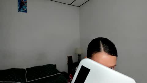 Kendal online show from December 19, 3:29 pm