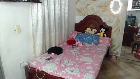 kendall  online show from November 14, 7:21 am