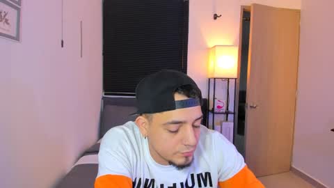 kendel_dimitri online show from April 16, 5:29 am