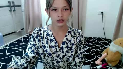 kendra_lunaxx online show from July 2, 8:52 am