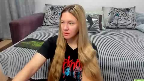 Snapshot of kendra_xx_ chatting on October 9, 1:22 am Kendra online show from October 9, 1:22 am