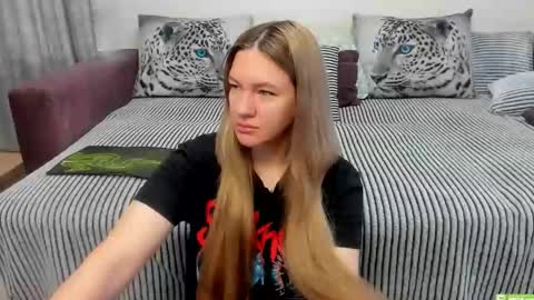 Snapshot of kendra_xx_ chatting on October 20, 1:32 am Kendra online show from October 20, 1:32 am