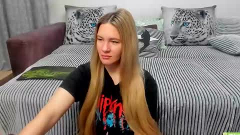 Snapshot of kendra_xx_ chatting on October 13, 12:56 am Kendra online show from October 13, 12:56 am