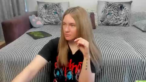 Kendra online show from May 14, 1:15 am