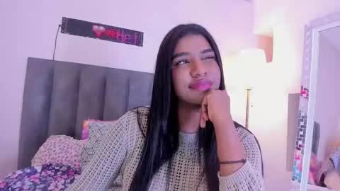 kendrachavez_ online show from February 5, 10:35 pm