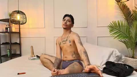 Kenneth Macias online show from October 21, 3:55 am