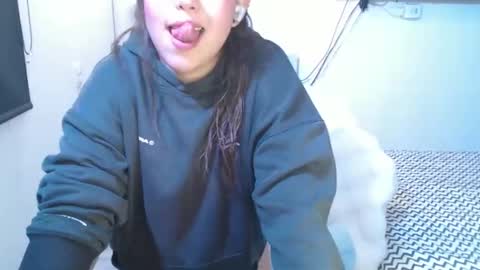 kenshi2302 online show from November 14, 12:35 am