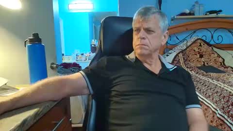 Snapshot of kent_ham chatting on October 21, 12:27 am kent_ham online show from October 21, 12:27 am
