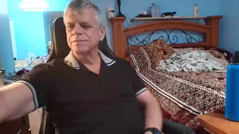 Snapshot of kent_ham chatting on October 24, 2:01 am kent_ham online show from October 24, 2:01 am