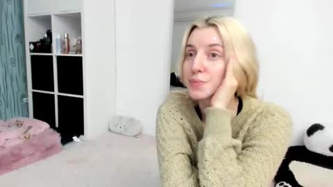 Kenzie online show from February 8, 2:42 pm