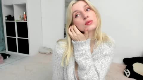 Kenzie online show from April 1, 6:38 pm