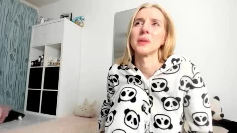 Kenzie online show from October 8, 5:46 am