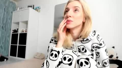 Kenzie online show from November 6, 4:48 am