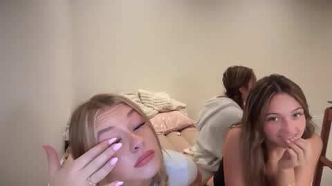 kenziesmithh online show from September 15, 7:04 pm