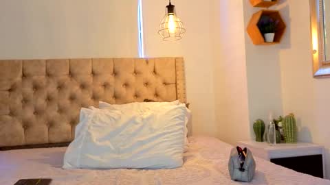 Kery Hillson online show from April 9, 2:12 pm