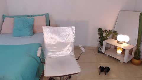 Mia  online show from February 22, 5:35 pm