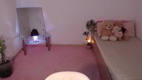 Mia  online show from October 28, 5:03 pm