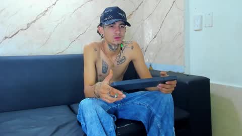 kevinperlas_ online show from November 29, 8:05 pm