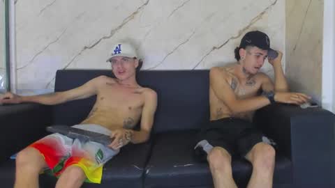 kevinperlas_ online show from November 21, 9:46 pm