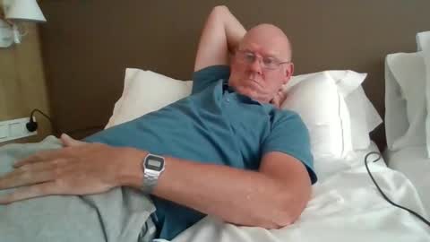 kevlooking4sez online show from October 17, 4:11 pm