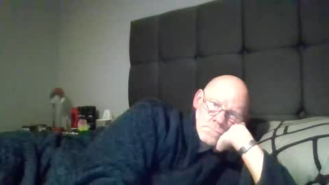 kevlooking4sez online show from January 25, 11:00 pm