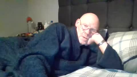 kevlooking4sez online show from December 14, 1:23 am