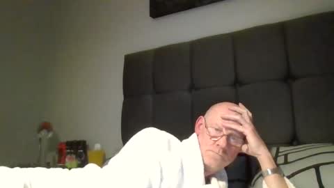 kevlooking4sez online show from January 24, 12:42 am