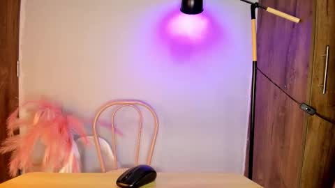 khate_smith online show from March 15, 4:32 pm