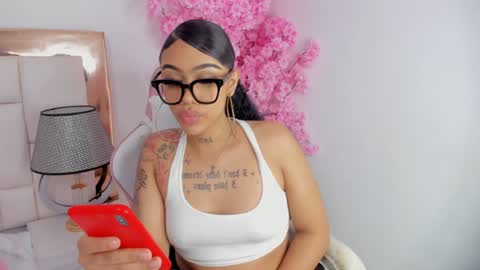 Khelany Isyy  online show from February 9, 1:00 am