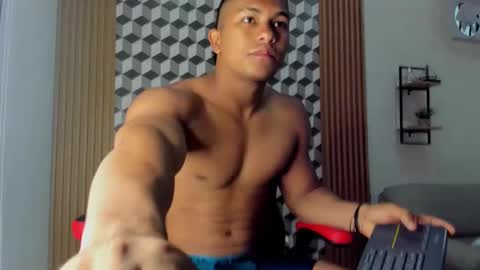 Snapshot of khen_west1 chatting on March 2, 9:54 pm khen_west1 online show from March 2, 9:54 pm
