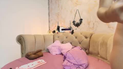 Khloe online show from October 25, 7:08 am