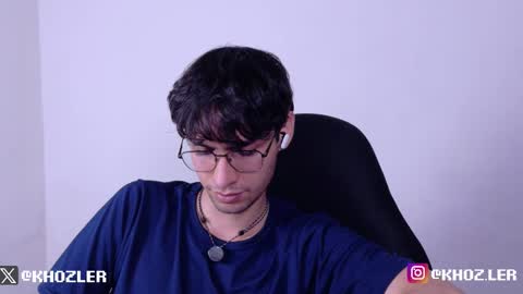 khozler_ online show from February 4, 2:04 am