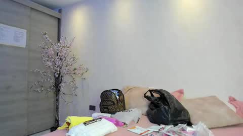 Snapshot of kiana_cream chatting on October 22, 11:34 am N M online show from October 22, 11:34 am