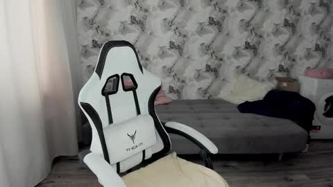 kianna_dior_ online show from February 23, 11:01 am