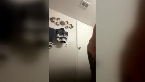 kiannaluv online show from April 14, 1:36 pm