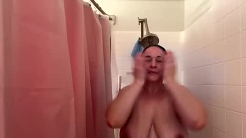 kiannaluv online show from December 4, 2:47 am