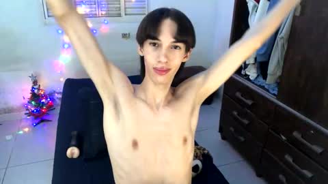 kiantwink online show from December 28, 9:51 pm