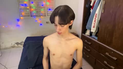 kiantwink online show from January 13, 3:45 am