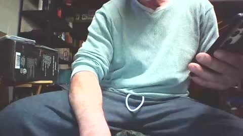 Snapshot of kick_1_down chatting on December 4, 4:43 pm kick_1_down online show from December 4, 4:43 pm