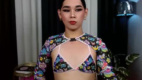 Im Mia online show from September 21, 3:05 pm