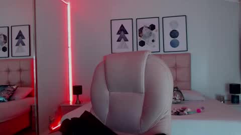 kIKI online show from January 9, 9:53 pm