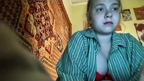 kikibang_ online show from April 29, 7:29 pm